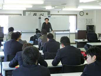 村井工務店 学科の様子の写真1